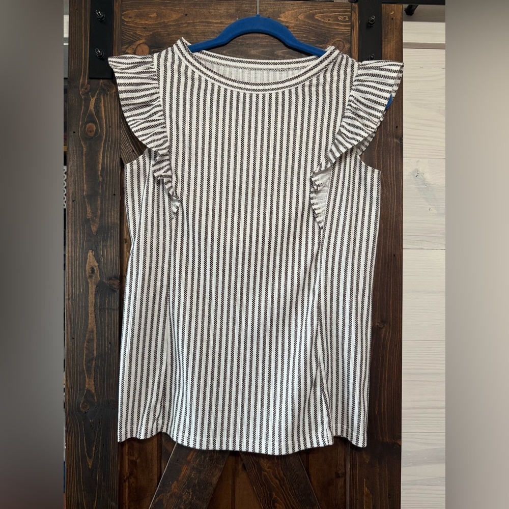 Shewin Ruffle Sleeveless Top - Picture 3 of 5